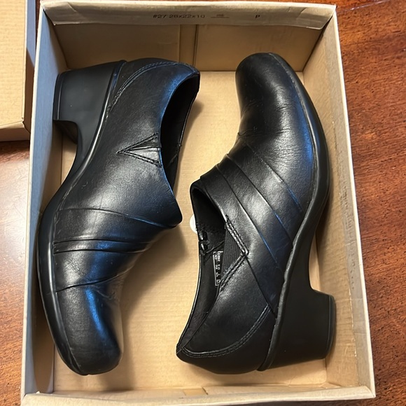 Clarks Gennette Port Leather Shoes - Picture 6 of 7